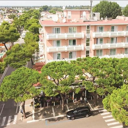 Hotel D'Annunzio Lido di Jesolo Bagian luar foto