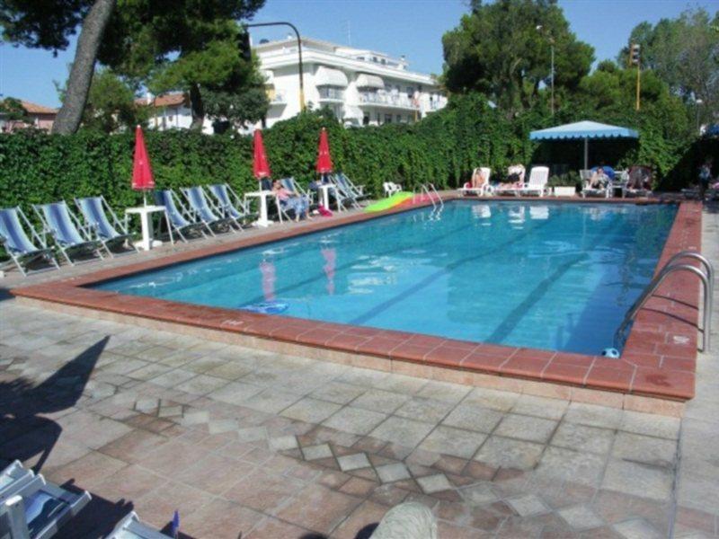 Hotel D'Annunzio Lido di Jesolo Bagian luar foto