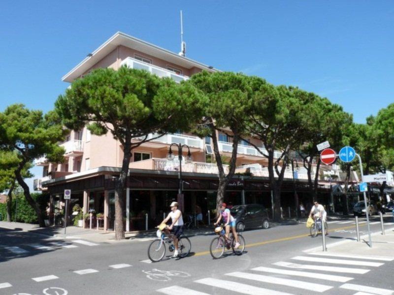 Hotel D'Annunzio Lido di Jesolo Bagian luar foto